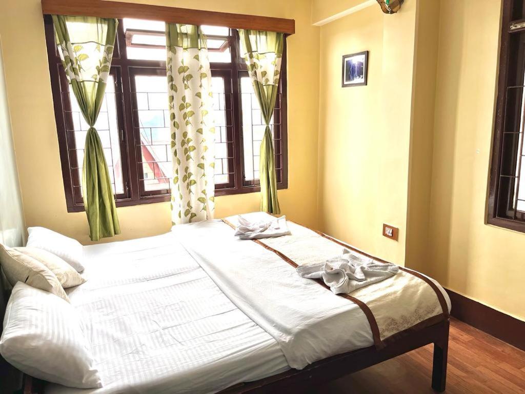 Hotel Red Rose Gangtok Esterno foto